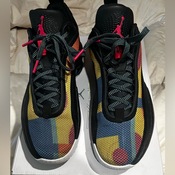 Jordan #36 size 11 1/2 in excellent condition - Picture 6 of 11